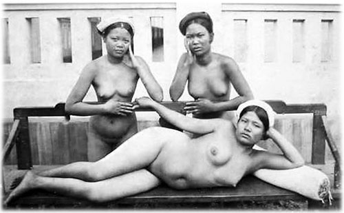 Tranh cãi ảnh nude thời Pháp thuộc