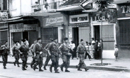 Những người lính Pháp cuối cùng trên đường phố H� Nội