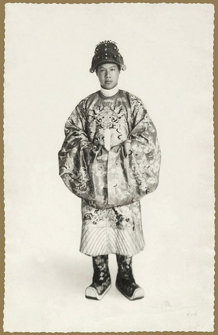 Chân dung vua Bảo Đại, ảnh chụp năm 1928.