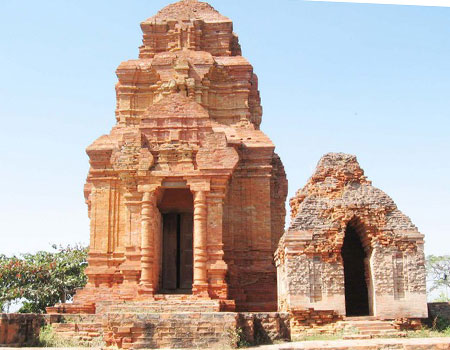 Đẹp mê hồn những dấu tích tháp Chăm cổ ở Ninh Thuận