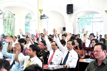 Các đại biểu nhất trí với 3 vấn đề m� Chủ tịch HĐND TP Đ� Nẵng đề nghị biểu quyết