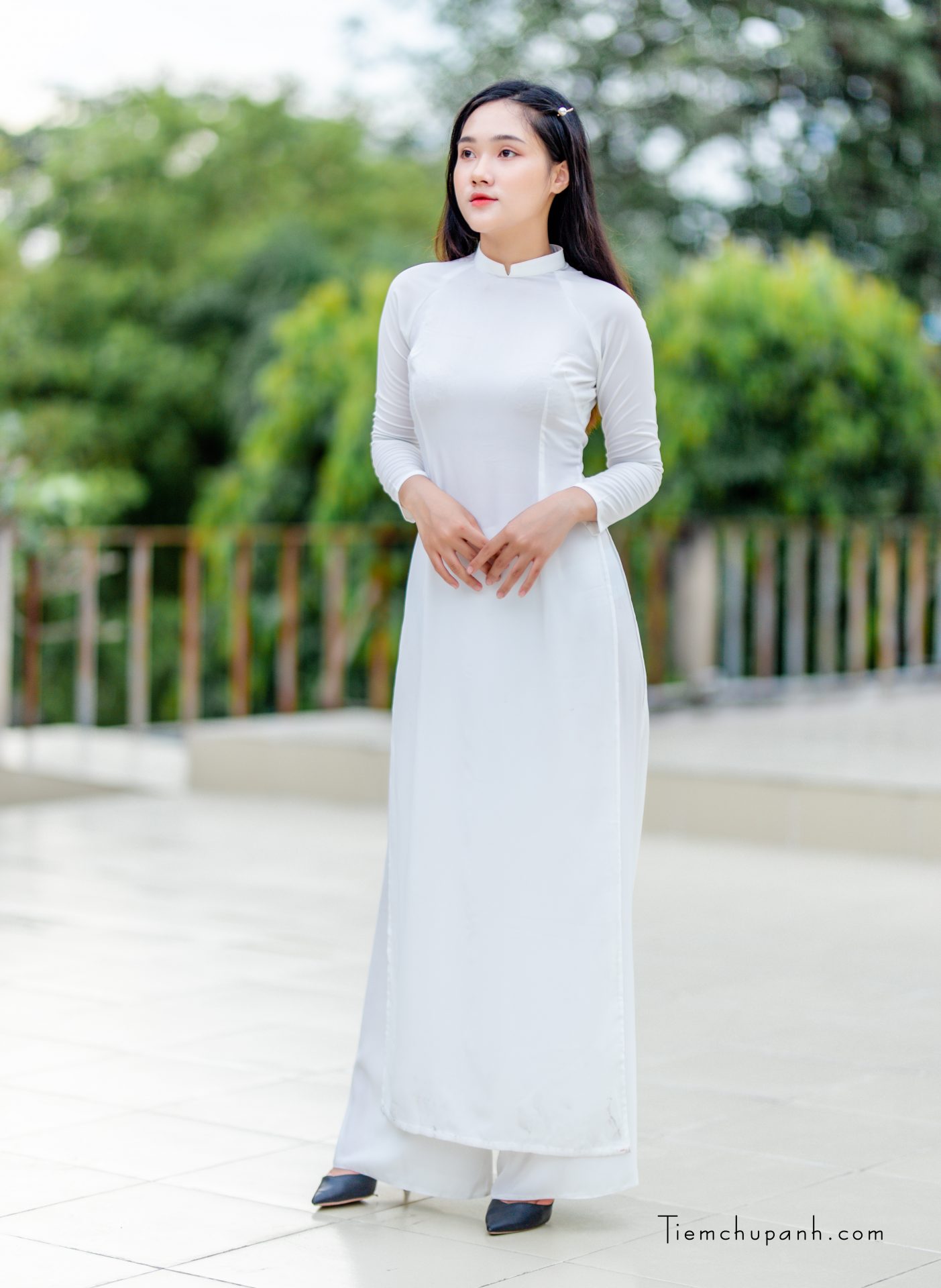 Chụp ảnh nữ sinh mặc áo d� i trắng đẹp đậm chất con gái Việt Nam